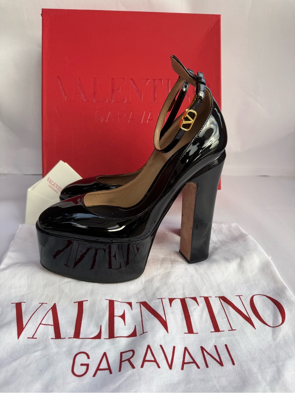 Valentino Garavani Black Patent Leather Platform Ankle Strap like new EU 38 US 8